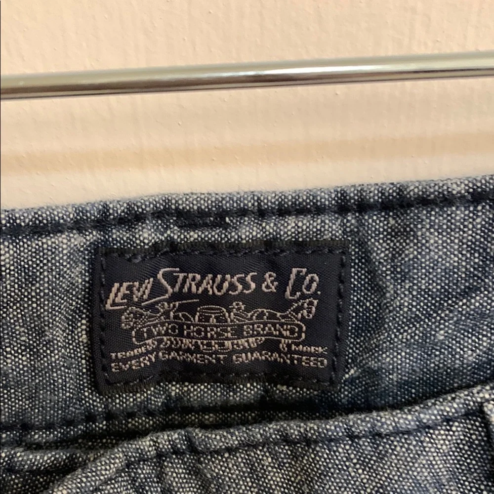 Vintage Levi’s Blue Cargo Shorts Relaxed Fit in size 34
